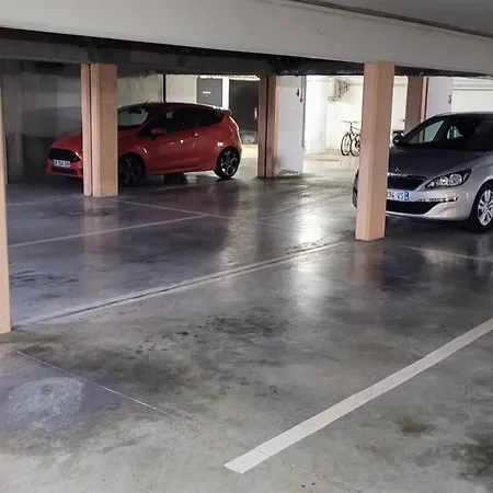 Cosy, Renove, Bien Situe, Parking Prive